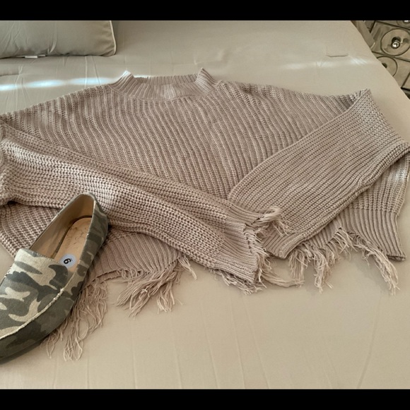 RUE 21 PLUS -Beige Destructed Hem Crop Sweater - Picture 6 of 9